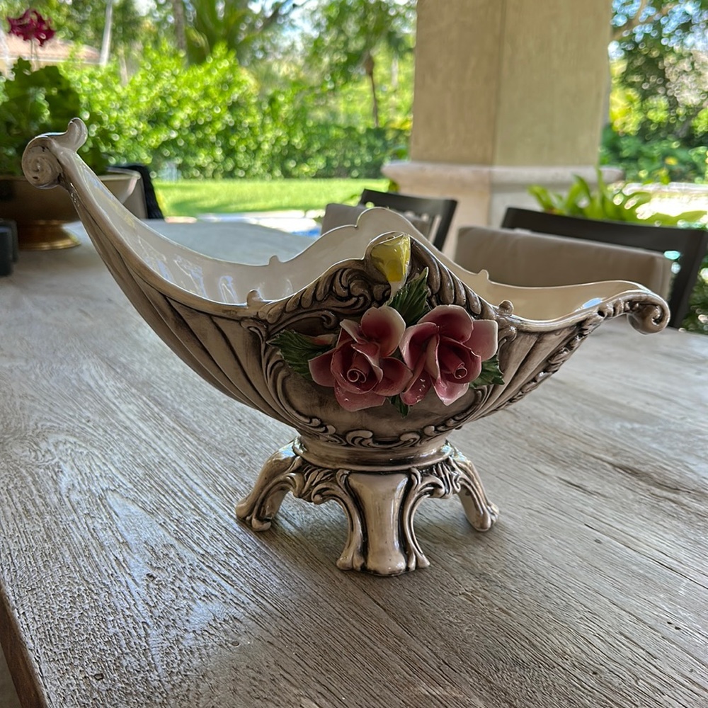 Vintage Capodimonte 🌹 footed porcelain bowl